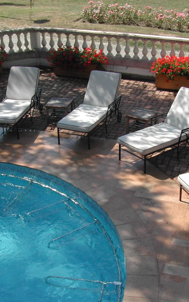 Massage & détente - Uriage Activités Spa transats - Extérieur du spa