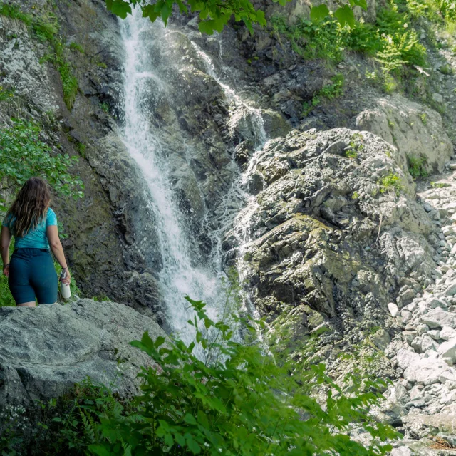 Wandelen door het landschap - Cascade De L'Oursière Uriage Marie El Hajal