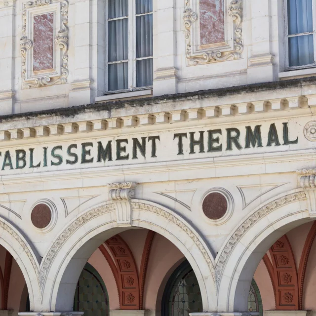 Gebouw van de Thermen van Uriage - Marie El Hajal