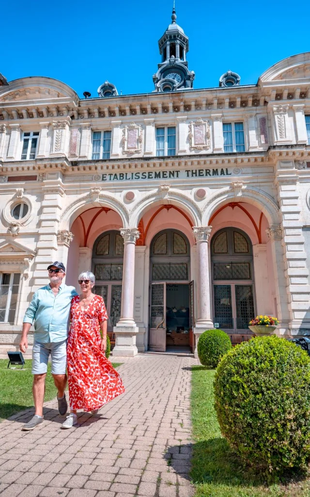 Bâtiment des Thermes d'Uriage - Couple's walk