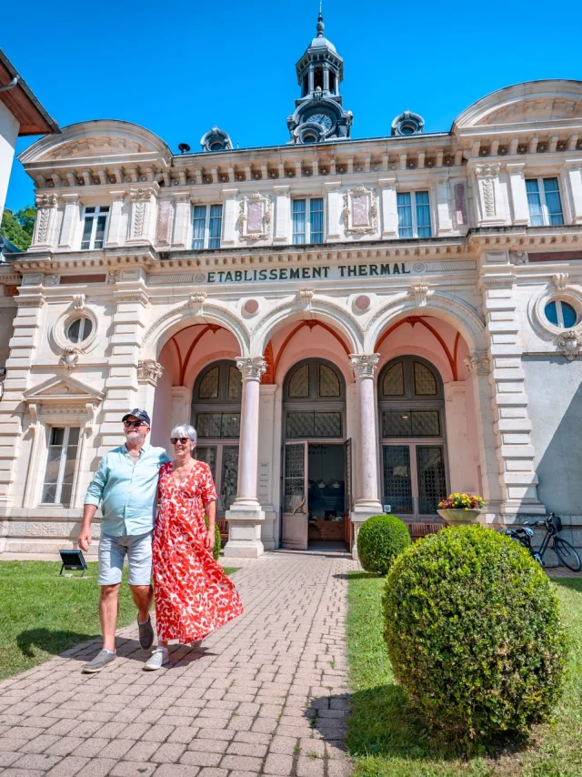 Bâtiment des Thermes d'Uriage - Couple's walk