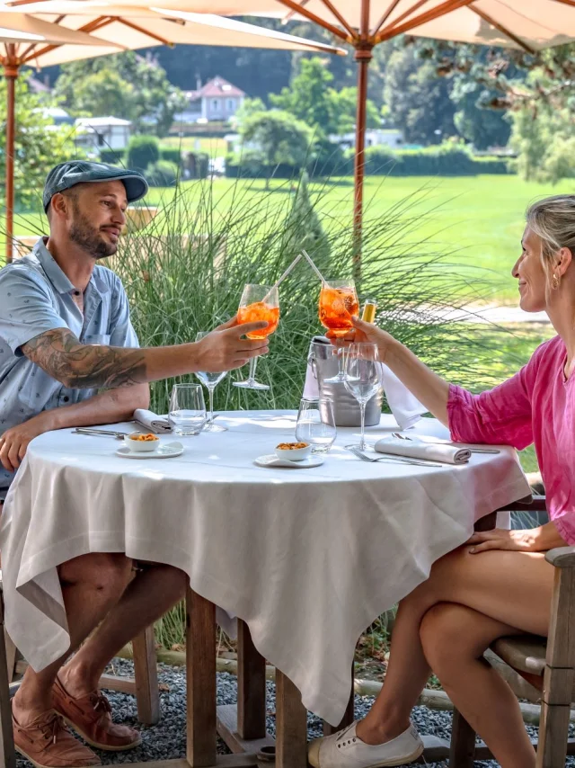 Restaurant et gastronomie à Uriage - couple et cocktails