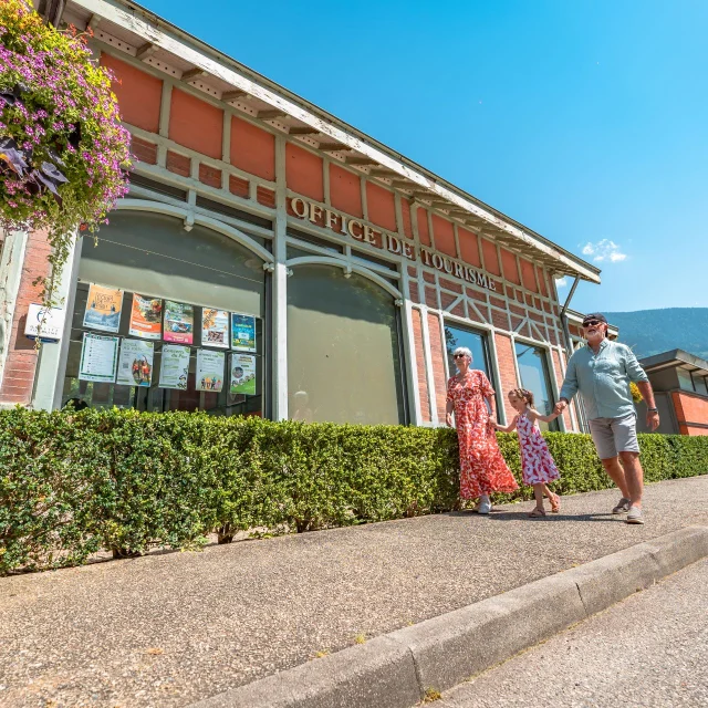 Uriage Toeristenbureau, Familie bezoeken