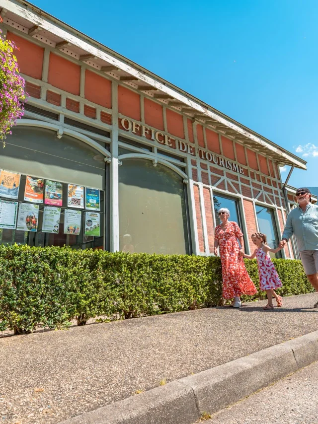 Office de tourisme d'Uriage, Famille en visite